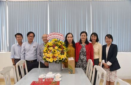 Ban Giám hiệu Trường Đại học Văn Lang thăm Khối Sức khỏe nhân Ngày Thầy thuốc Việt Nam