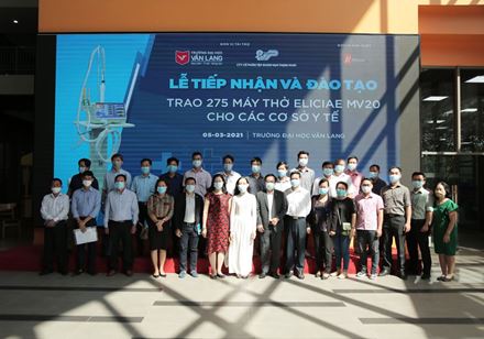 Đại học Văn Lang tổ chức tiếp nhận 275 máy thở Eliciae MV20 tiếp sức các cơ sở y tế chống dịch Covid-19