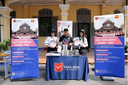 Đại học Văn Lang tham gia Ngày hội tư vấn hướng nghiệp khối tiếng Pháp tại Trường THPT Nguyễn Thị Minh Khai