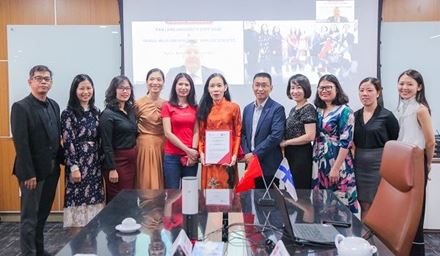Đại học Văn Lang là đối tác Việt Nam đầu tiên ký kết trao đổi sinh viên quốc tế với Đại học Haaga -Helia (Phần Lan)