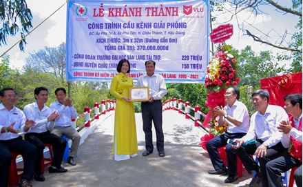Đại học Văn Lang tham gia khánh thành cầu kênh Giải Phóng tỉnh Hậu Giang
