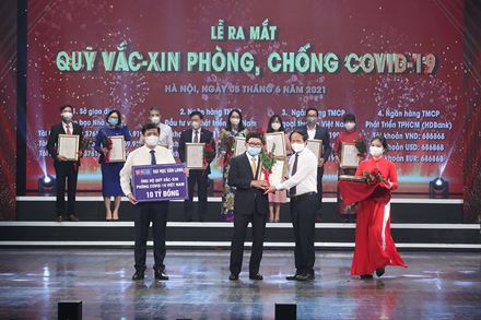 Trường Đại học Văn Lang ủng hộ 10 tỷ VNĐ cho Quỹ Vaccine phòng chống COVID-19